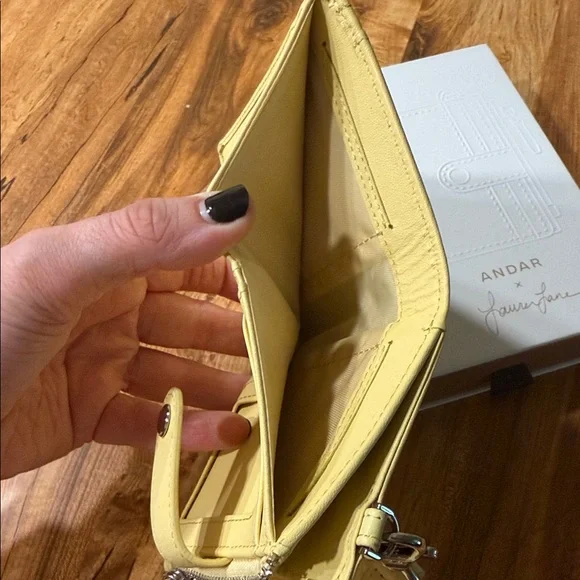 Andar Lo Butter Wallet - Picture 3 of 4